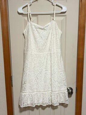 Elegant White Lace Dress